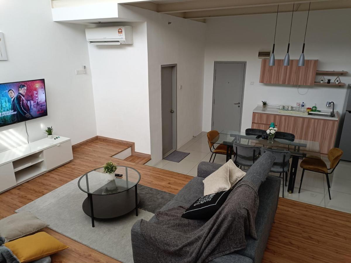 Loft Signature Executive Suite Empire City Петалинг-Джая Экстерьер фото